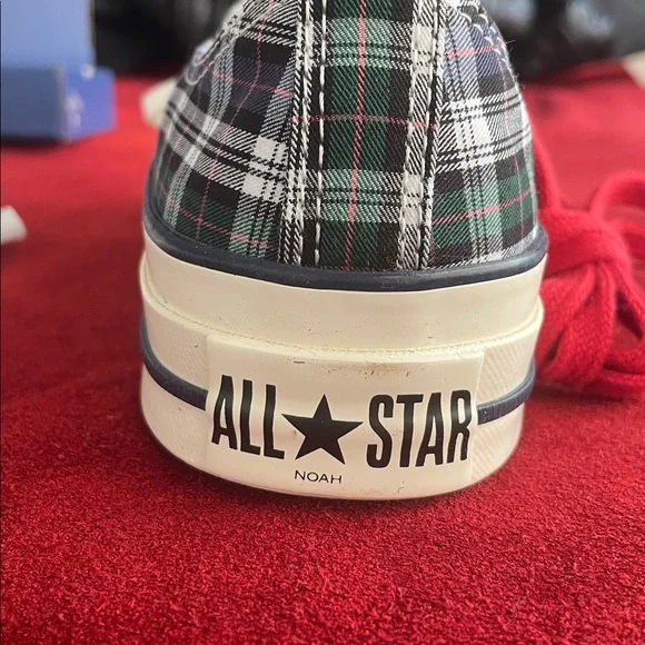 Converse unisex limited edition
Chuck 70 low top in collaboration with NOAH - Picture 6 of 7